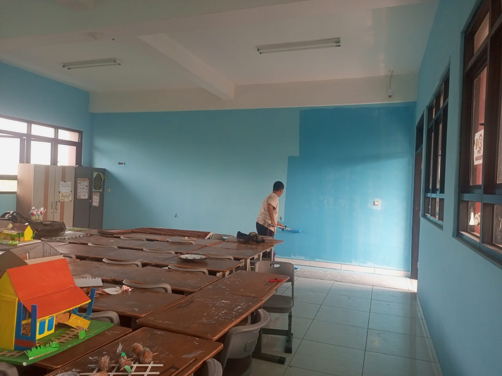 Interior painting ruang kelas hasil kerja Tertata