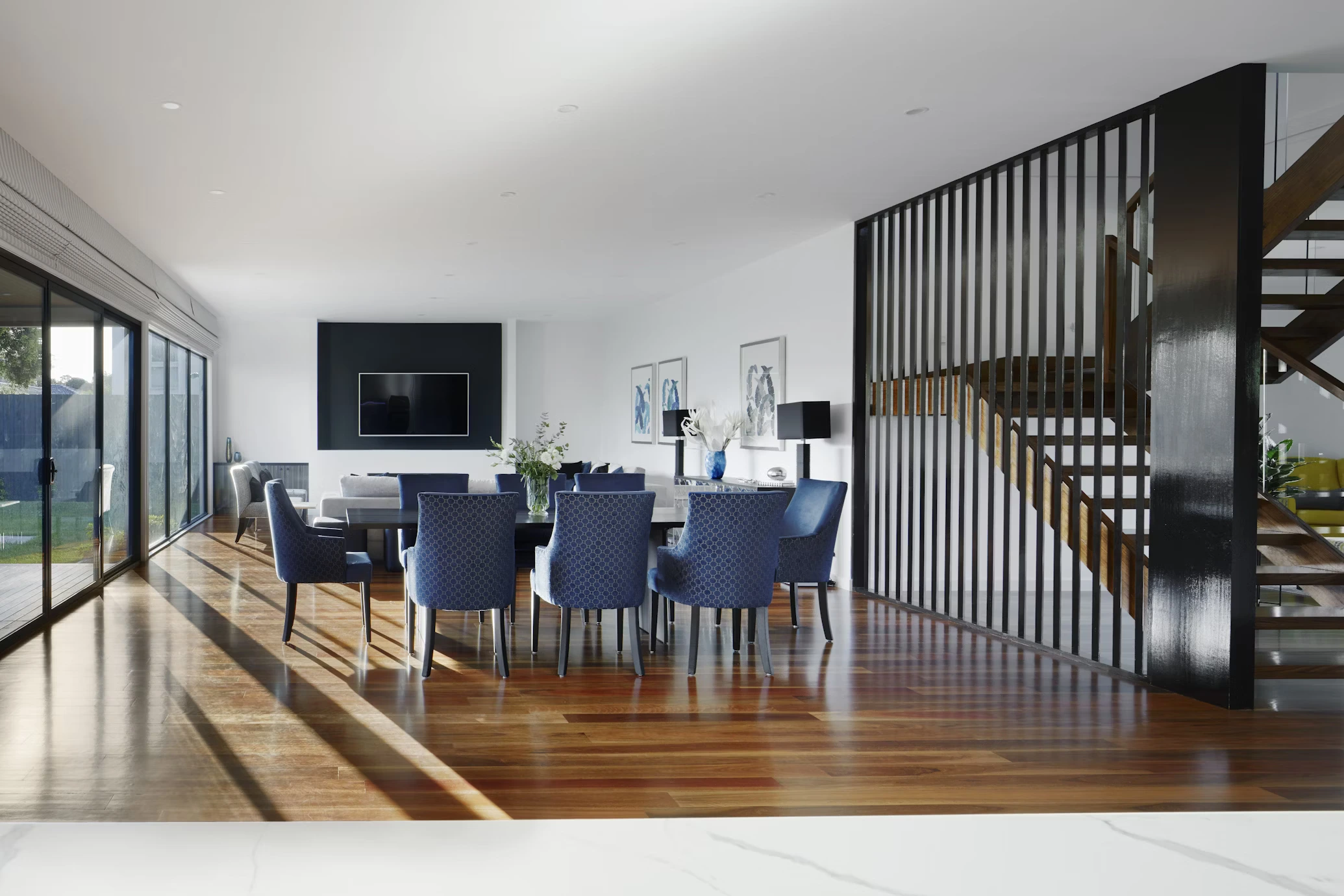 Rumah Tinggal Modern 2 Lantai — desain 2D dan 3D render Tertata