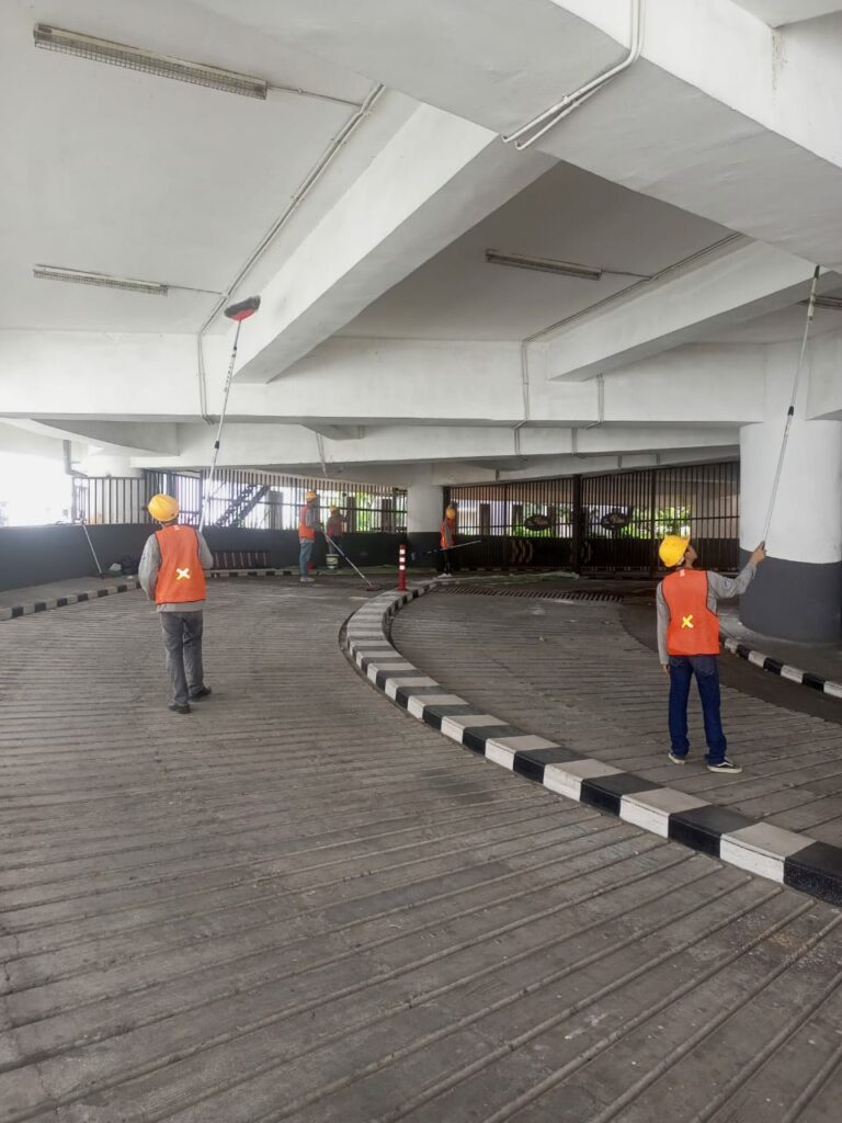 Pengecatan area parkir gedung komersial hasil kerja Tertata