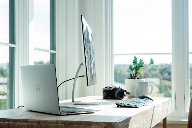 Home Office Minimalis styling dan dekorasi — Tertata